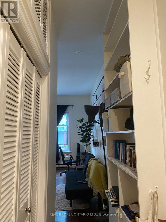 202 - 11 CLARENCE SQUARE - Photo 3
