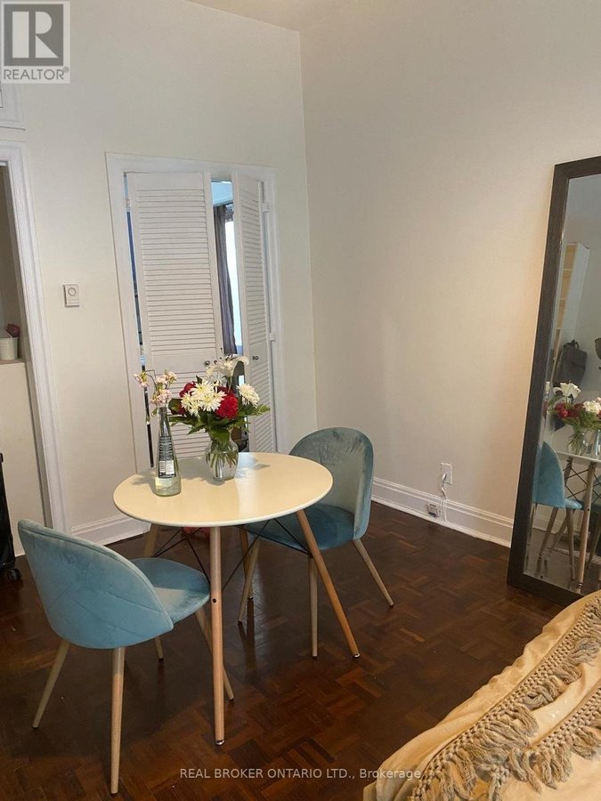 202 - 11 CLARENCE SQUARE - Photo 6