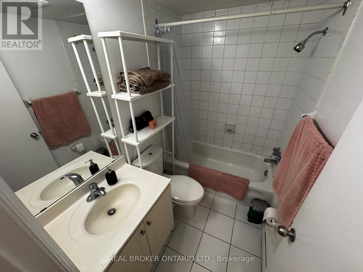 202 - 11 CLARENCE SQUARE - Photo 9