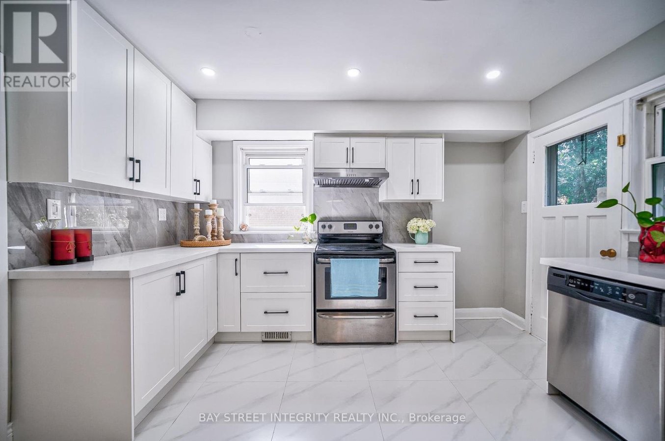 63 ROSSBURN DRIVE - Photo 9