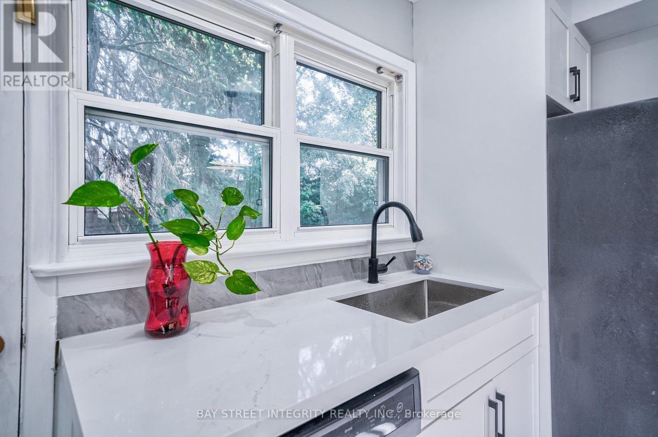 63 ROSSBURN DRIVE - Photo 11