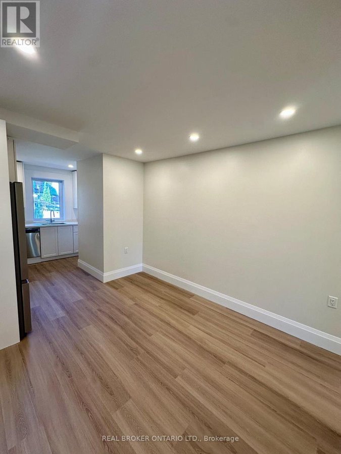 2 - 659 VAUGHAN ROAD - Photo 3