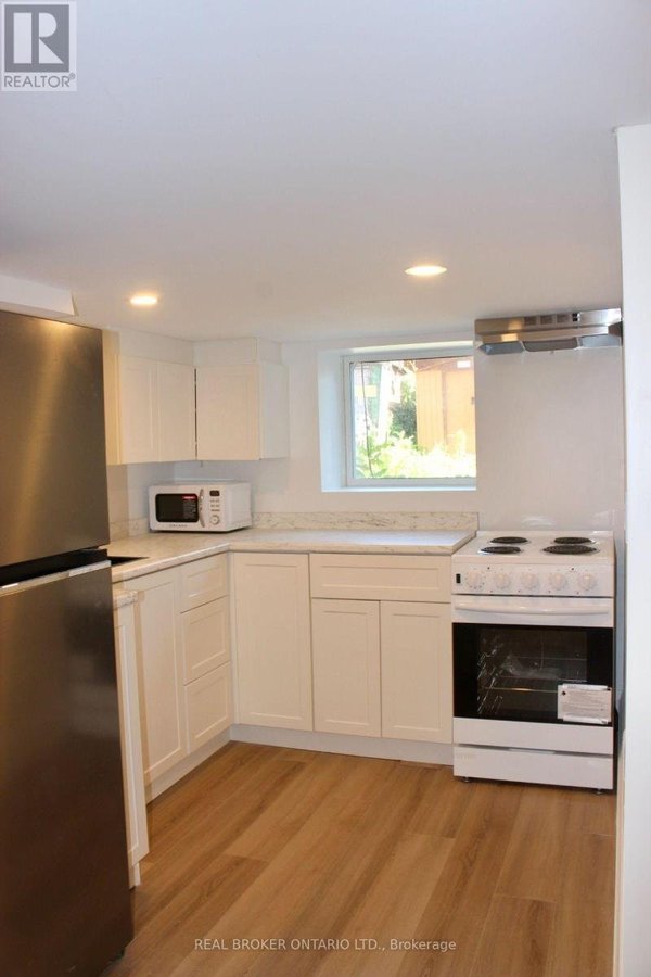 3 - 659 VAUGHAN ROAD - Photo 8