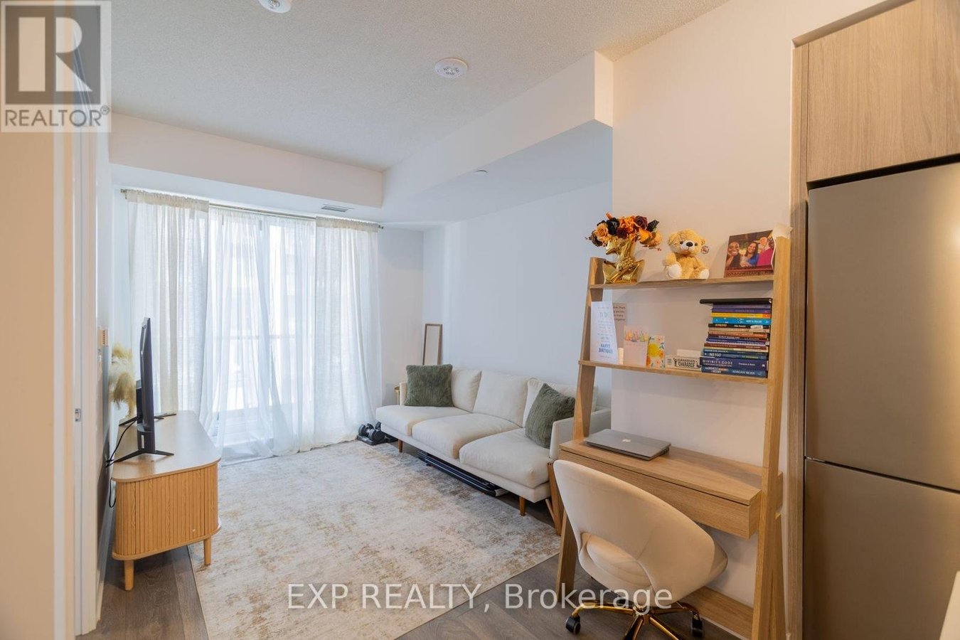 922 - 35 TUBMAN AVENUE - Photo 1