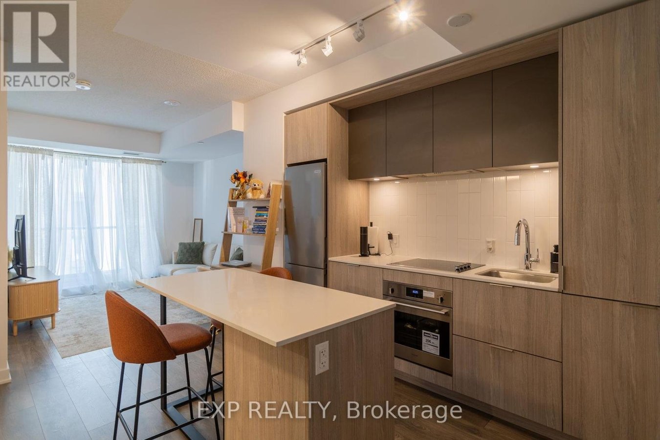 922 - 35 TUBMAN AVENUE - Photo 2