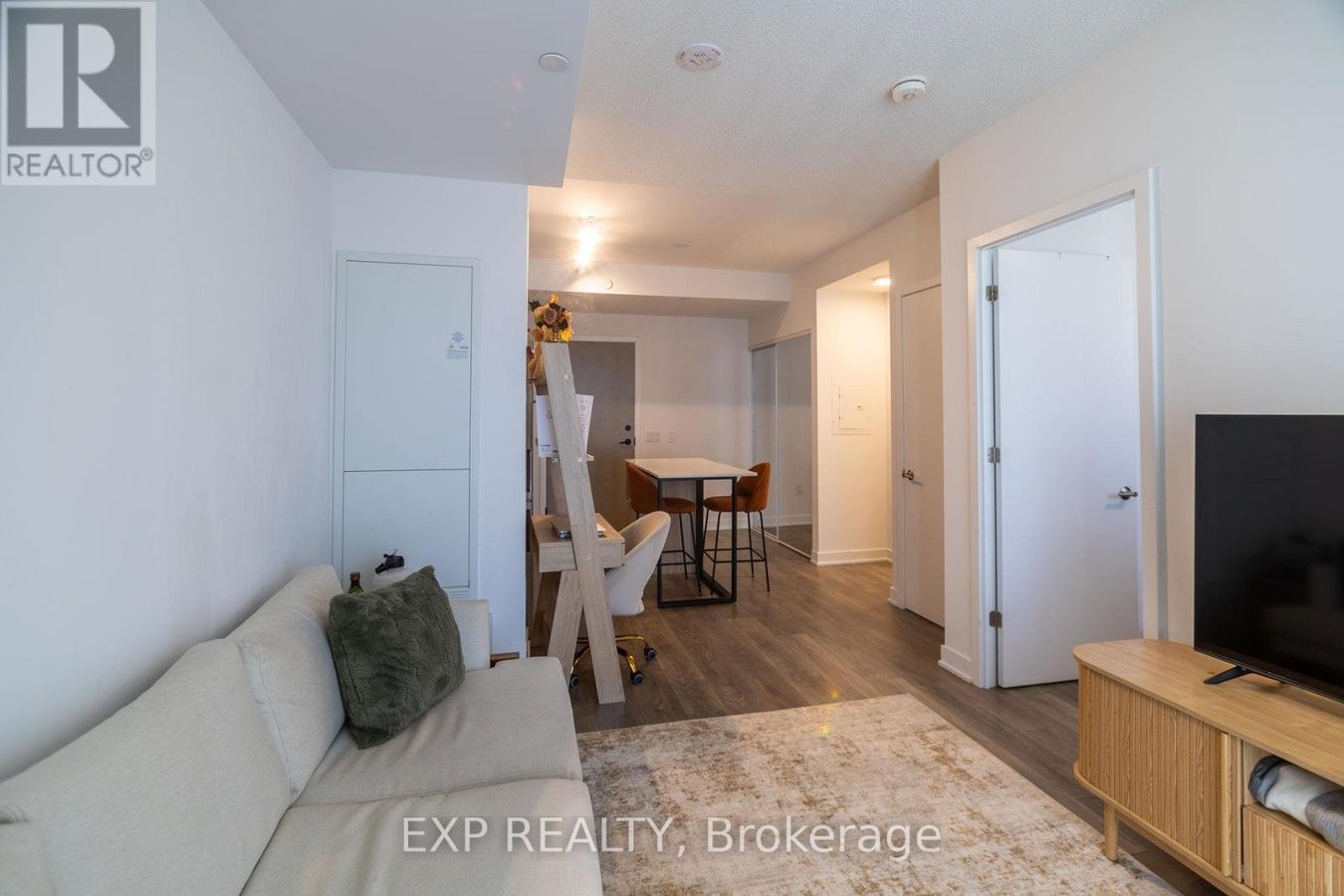 922 - 35 TUBMAN AVENUE - Photo 3