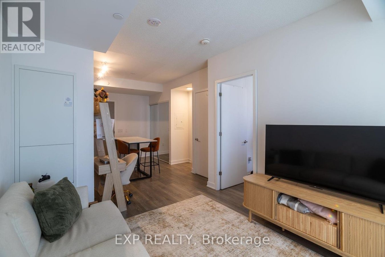 922 - 35 TUBMAN AVENUE - Photo 4