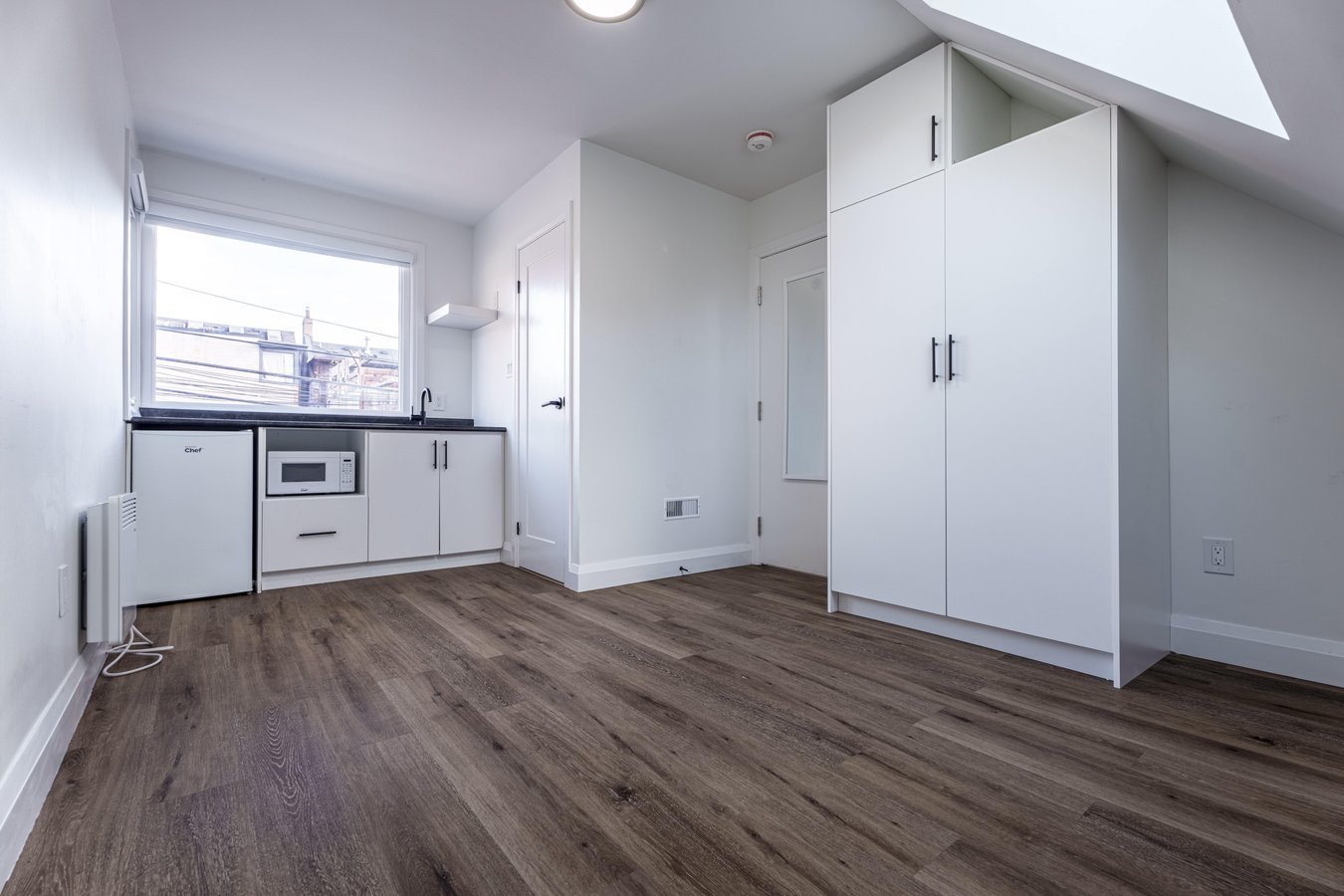 392 Berkeley Street - Photo 1