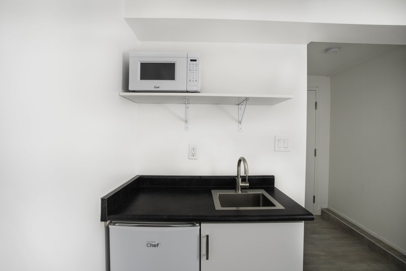 392 Berkeley Street - Photo 3