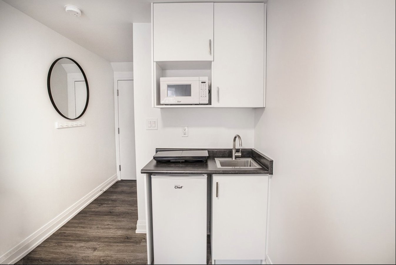 392 Berkeley Street - Photo 2