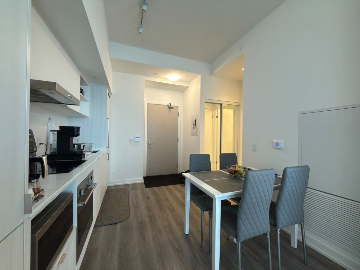 138 Downes Street - Photo 2