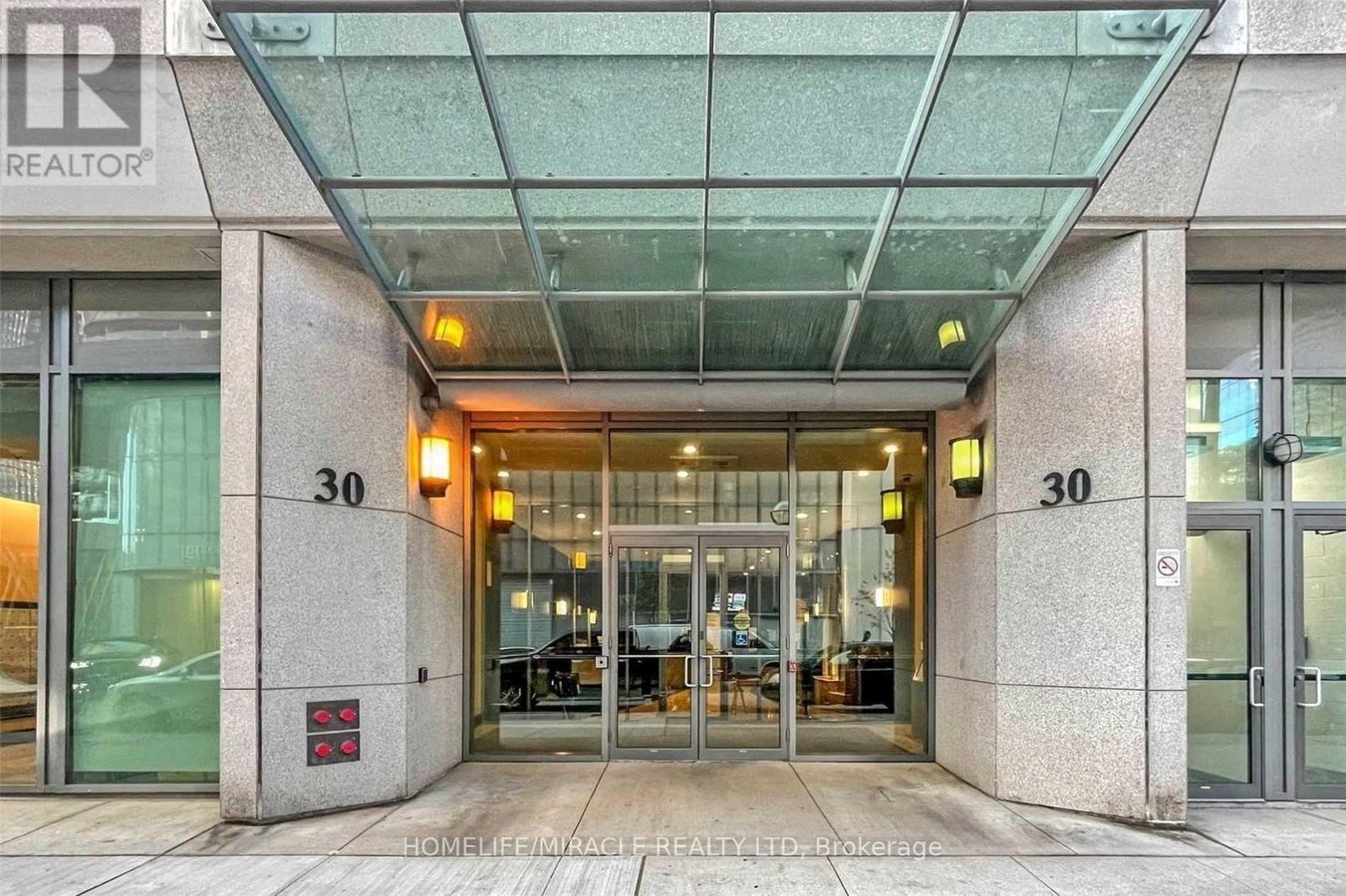 1509 - 30 GRAND TRUNK CRESCENT - Photo 2