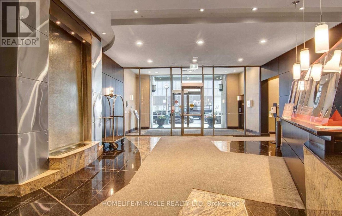 1509 - 30 GRAND TRUNK CRESCENT - Photo 3