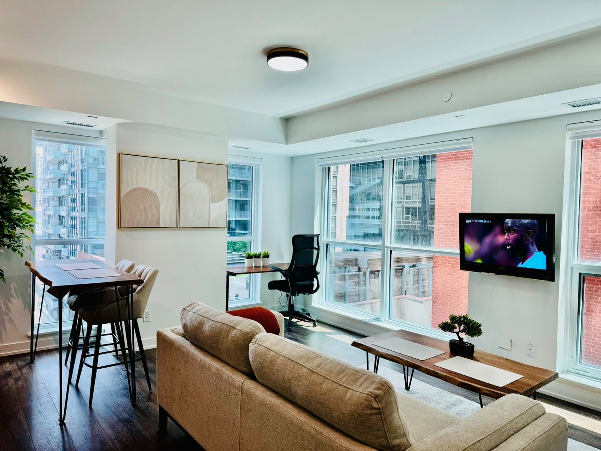 327 King Street West - Photo 2