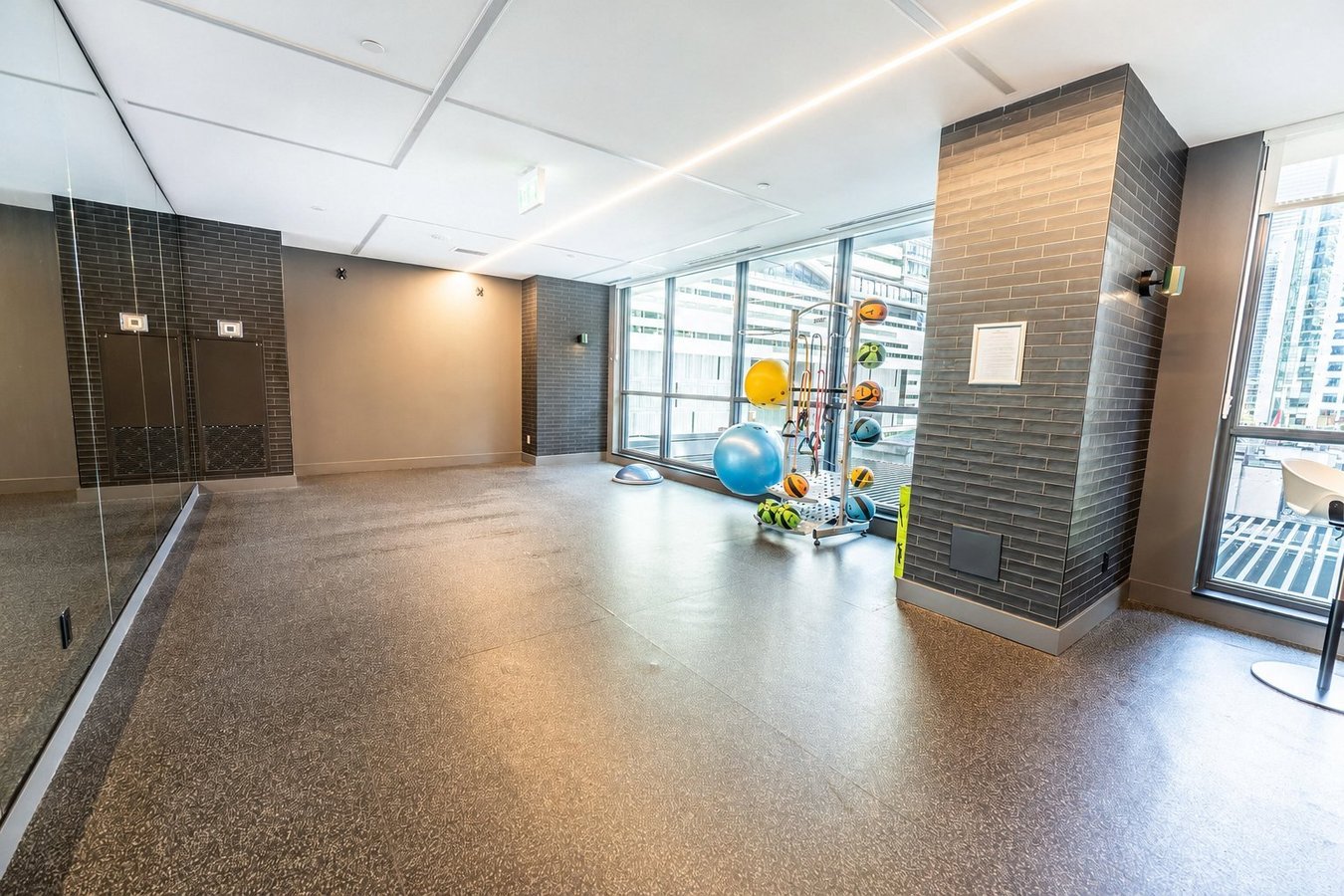 327 King Street West - Photo 35