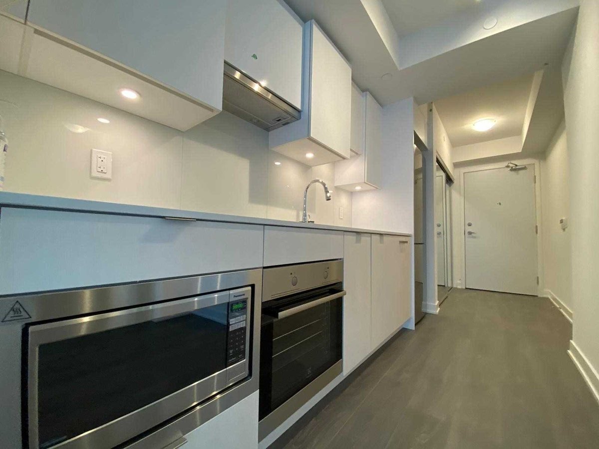 195 Redpath Avenue - Photo 2