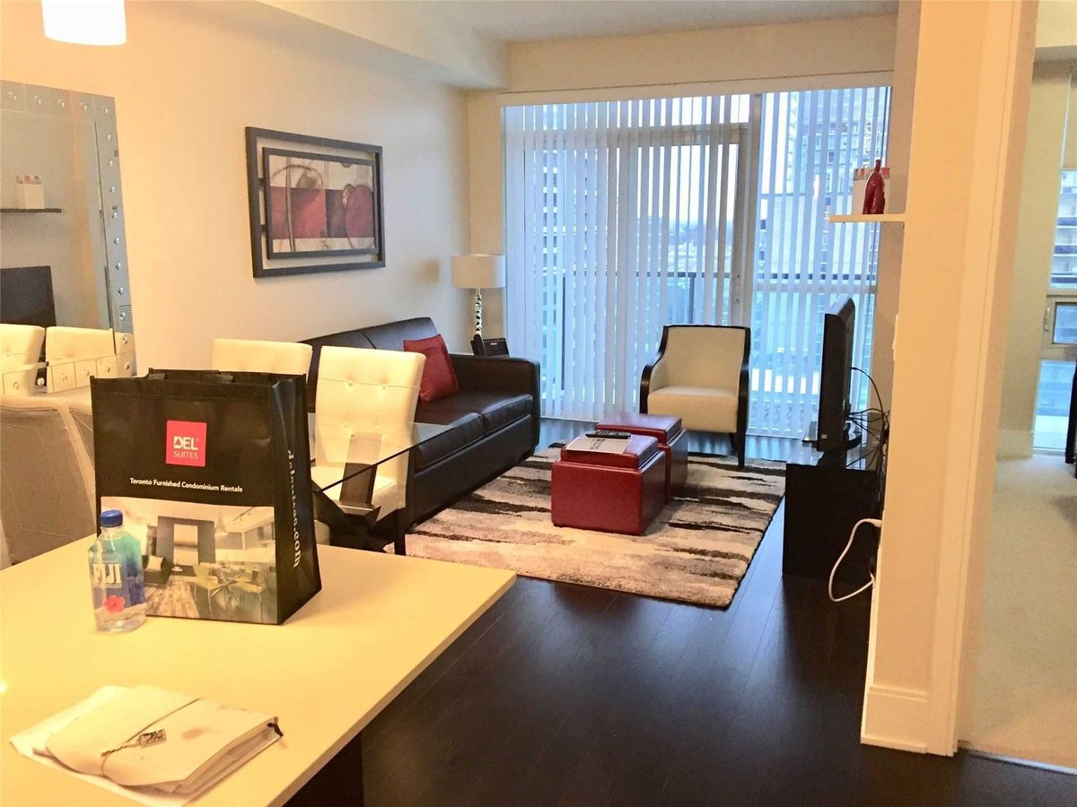 70 Roehampton Avenue - Photo 1