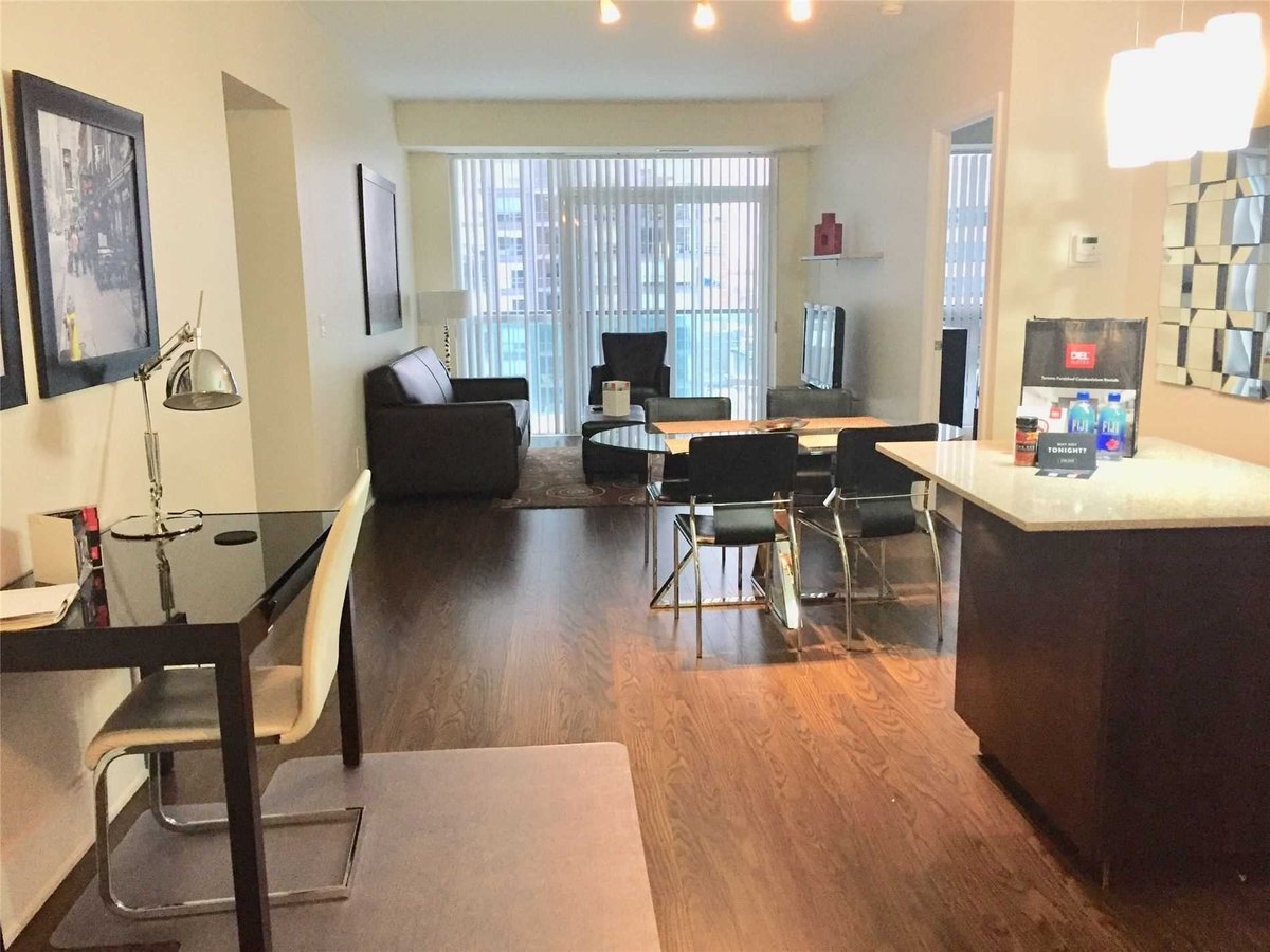 70 Roehampton Avenue - Photo 2