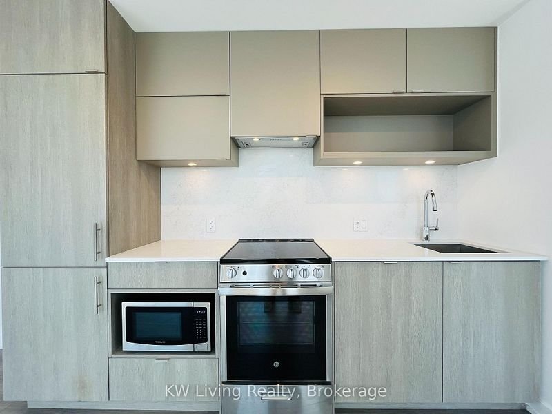 100 Queen Street East - Photo 2