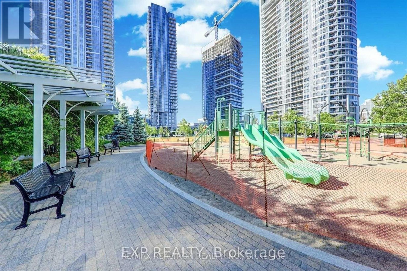 1107 - 255 VILLAGE GREEN SQUARE - Photo 3
