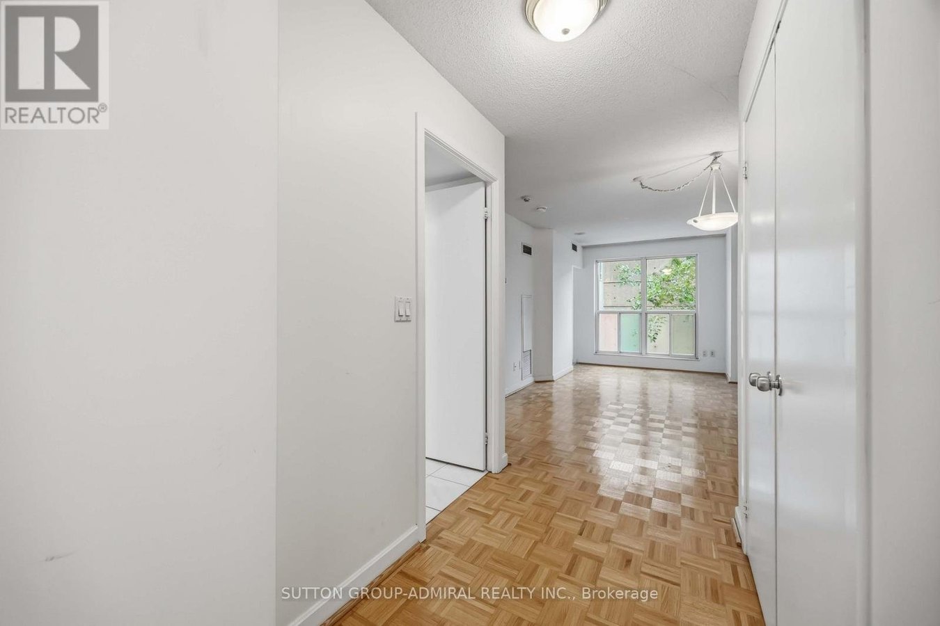 1713 - 8 PARK ROAD - Photo 2