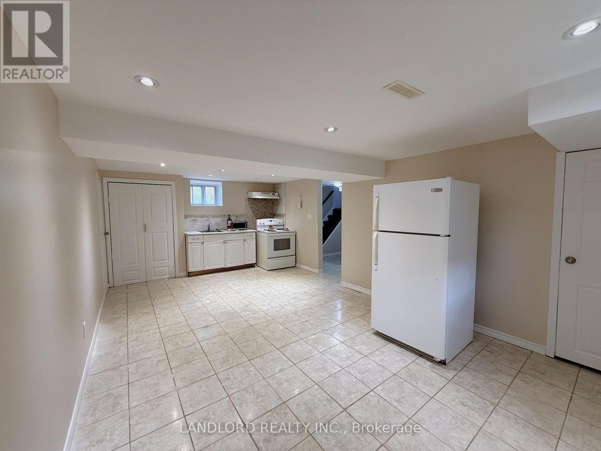 BSMT - 220 ELLINGTON DRIVE - Photo 2