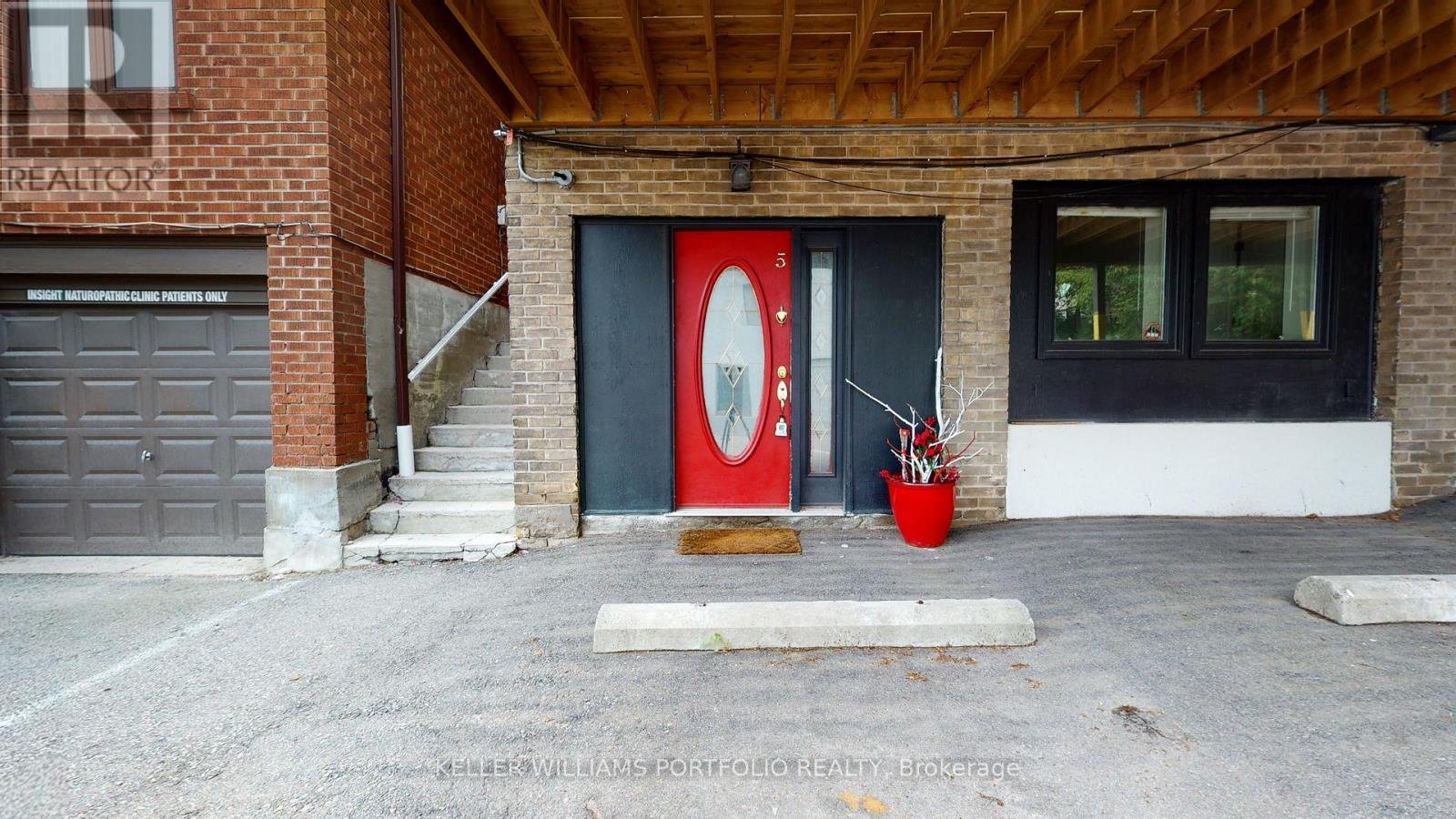 5 - 546 EGLINTON AVENUE E - Photo 3