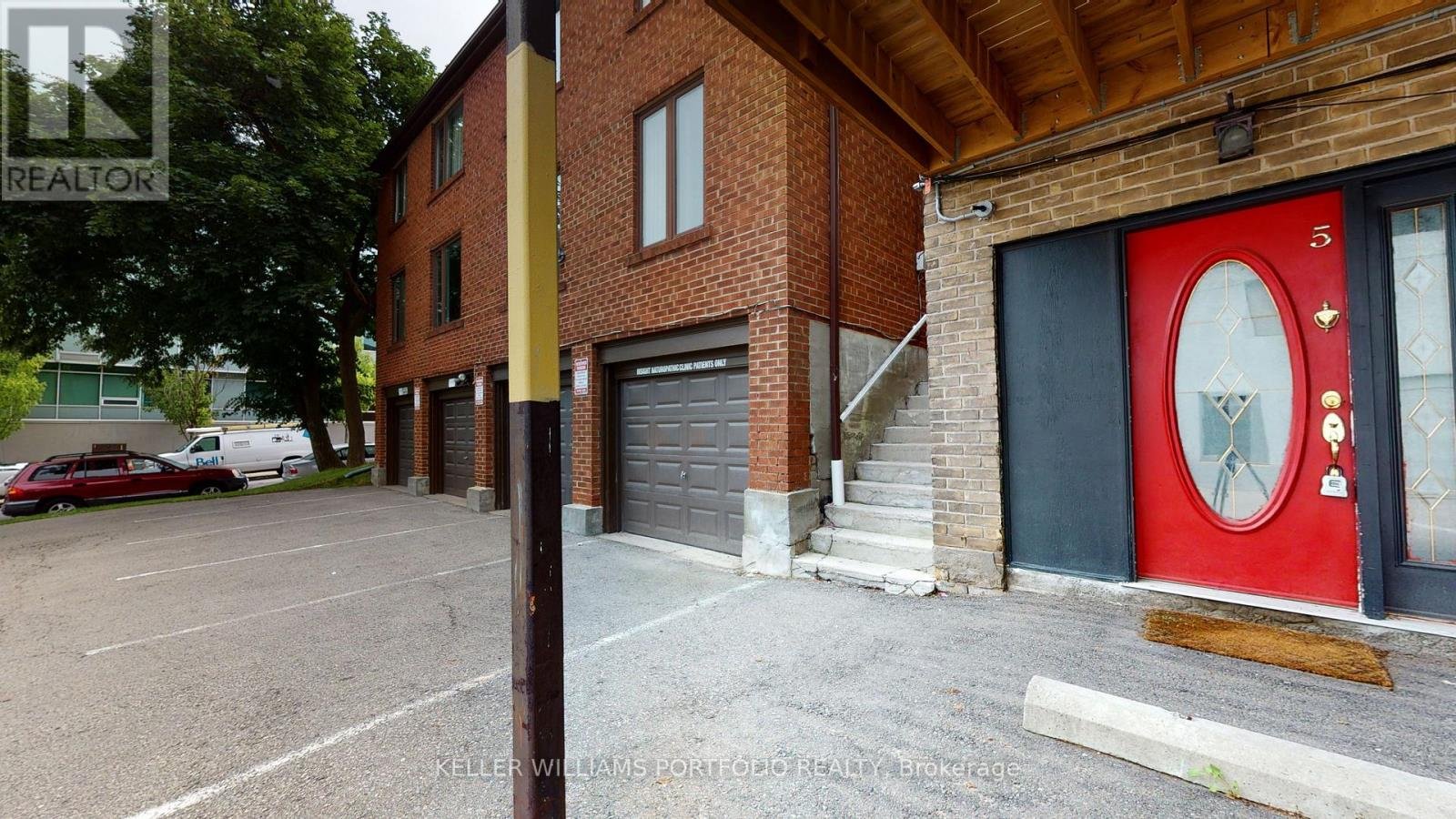 5 - 546 EGLINTON AVENUE E - Photo 4