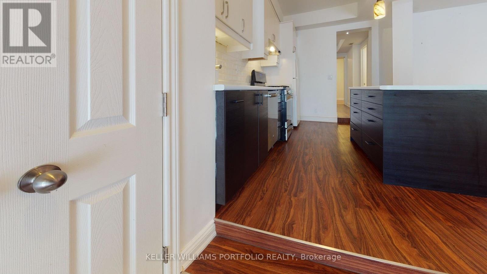 5 - 546 EGLINTON AVENUE E - Photo 7