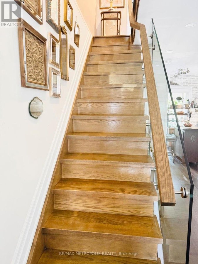 MAIN & UPPER - 383 COXWELL AVENUE - Photo 5