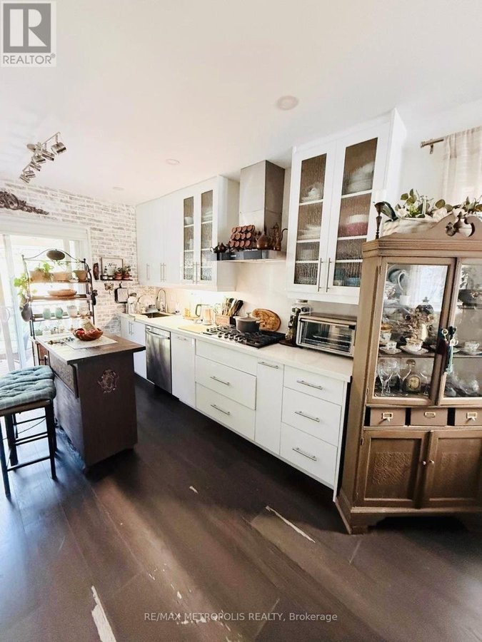 MAIN & UPPER - 383 COXWELL AVENUE - Photo 6