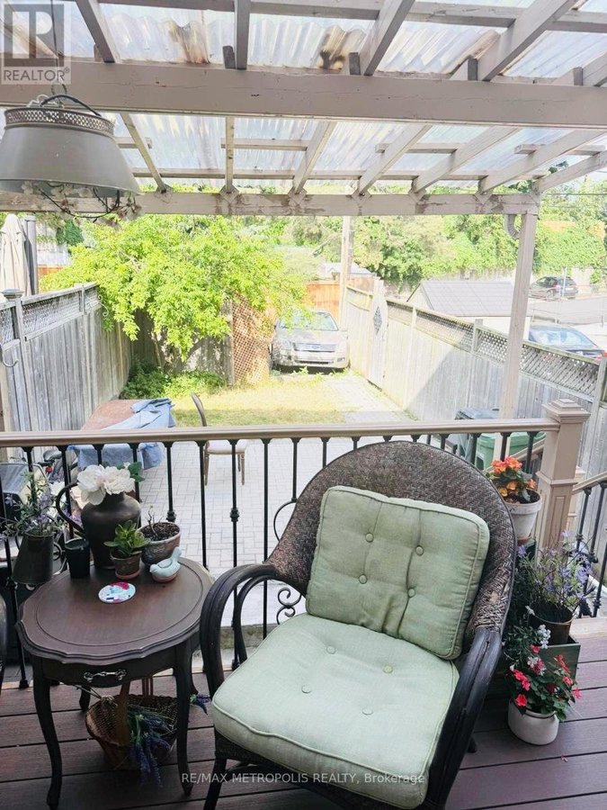 MAIN & UPPER - 383 COXWELL AVENUE - Photo 9