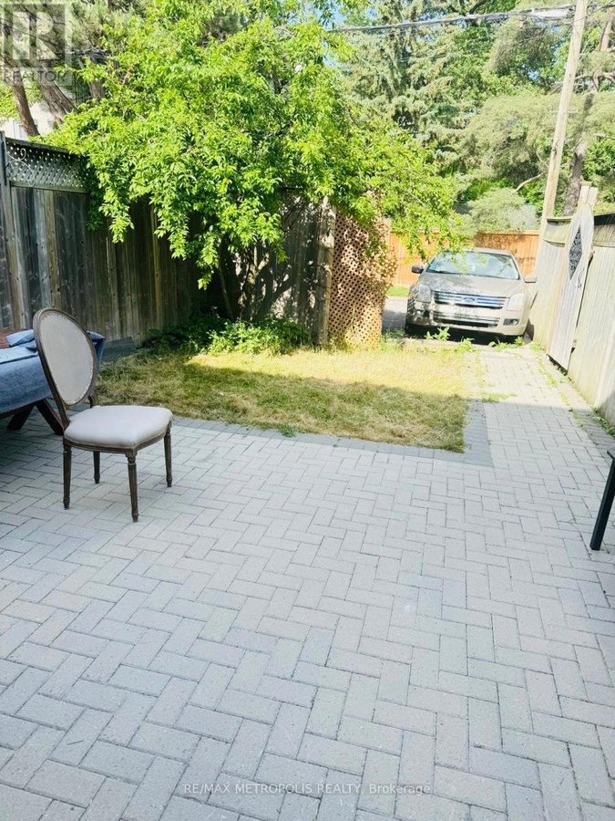MAIN & UPPER - 383 COXWELL AVENUE - Photo 10