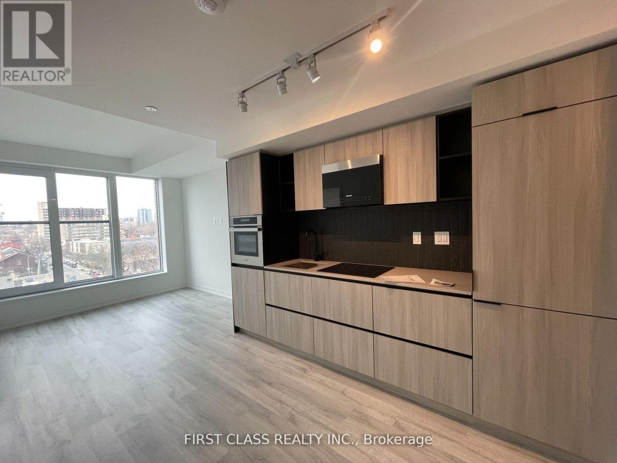 701 - 2 AUGUSTA AVENUE - Photo 2