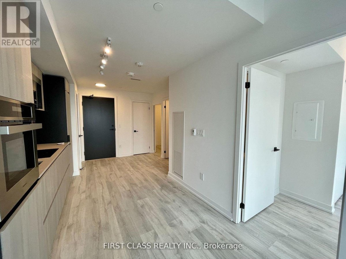 701 - 2 AUGUSTA AVENUE - Photo 3