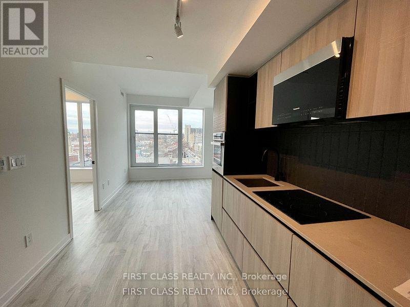 701 - 2 AUGUSTA AVENUE - Photo 4