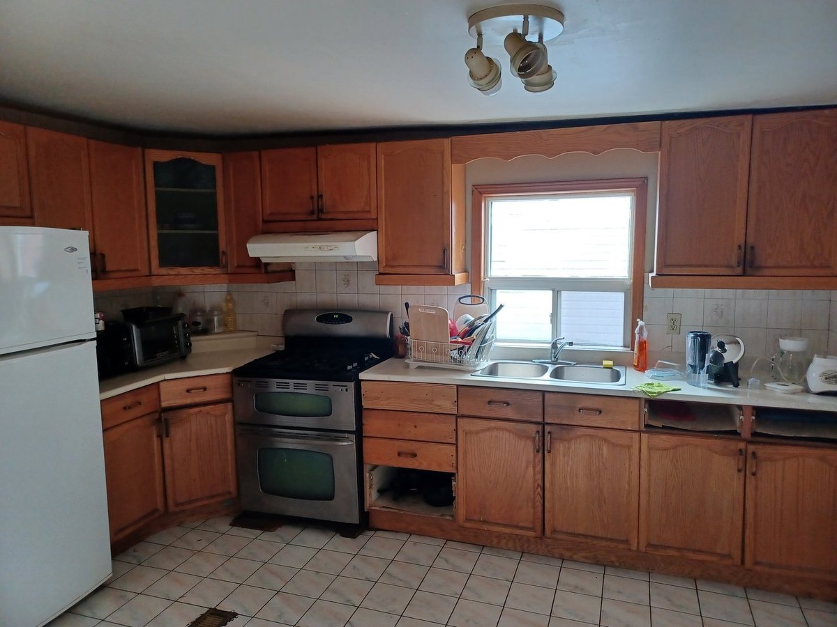 628 Brock Avenue - Photo 3