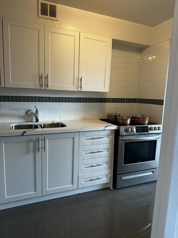 100 Wellesley Street East - Photo 8