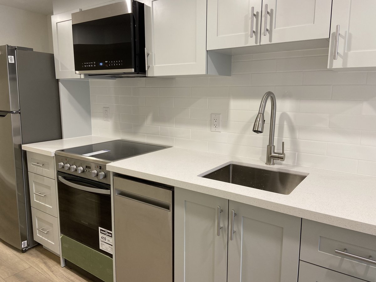 671 Crawford Street - Photo 3
