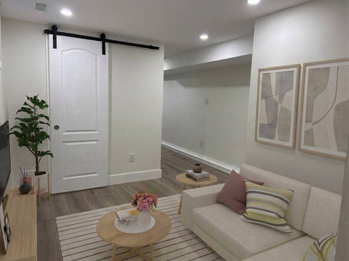 671 Crawford Street - Photo 2