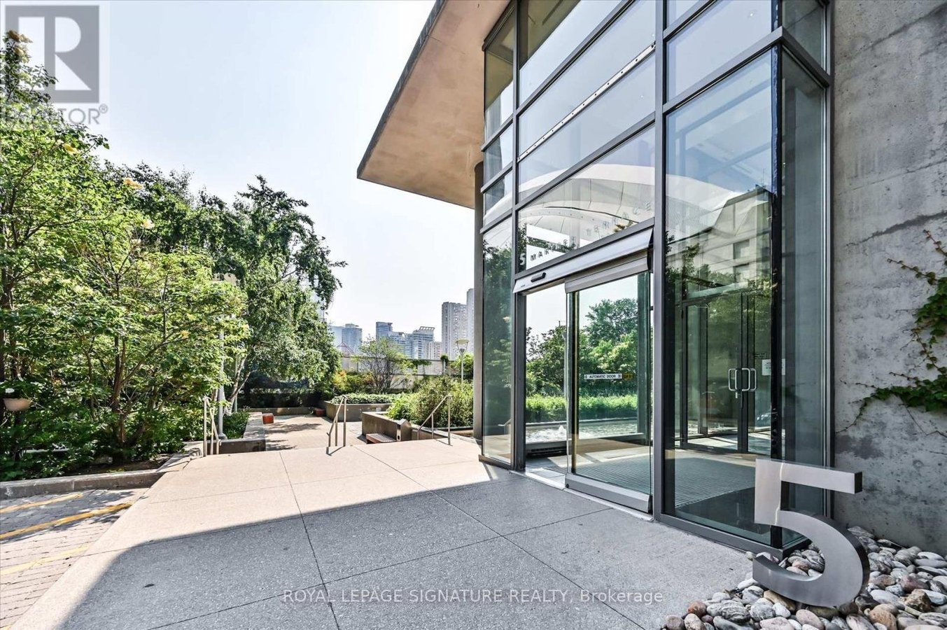 1102 - 5 MARINER TERRACE - Photo 2