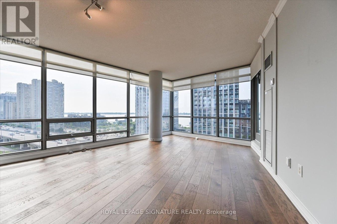 1102 - 5 MARINER TERRACE - Photo 7