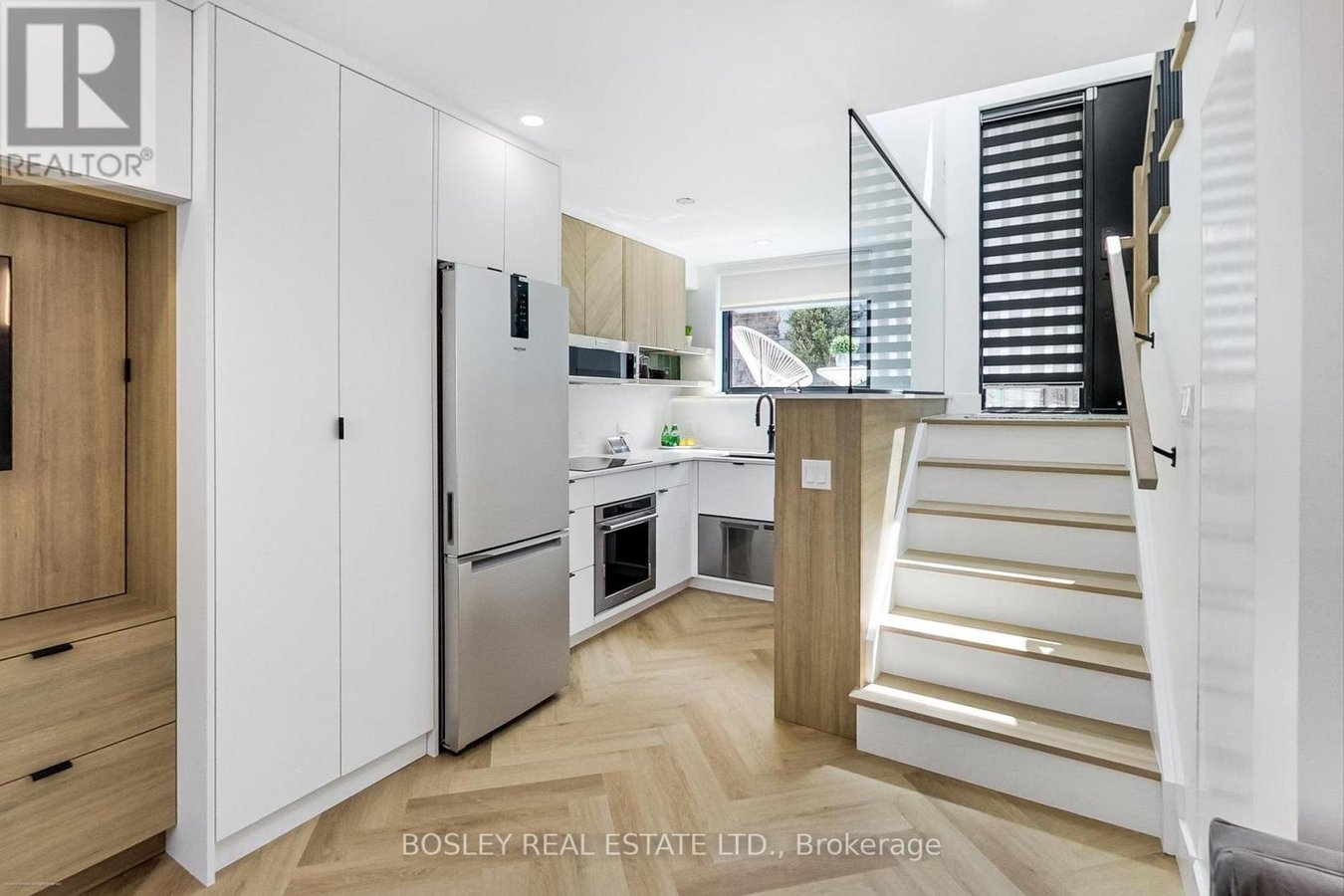 13R MANSFIELD AVENUE - Photo 12