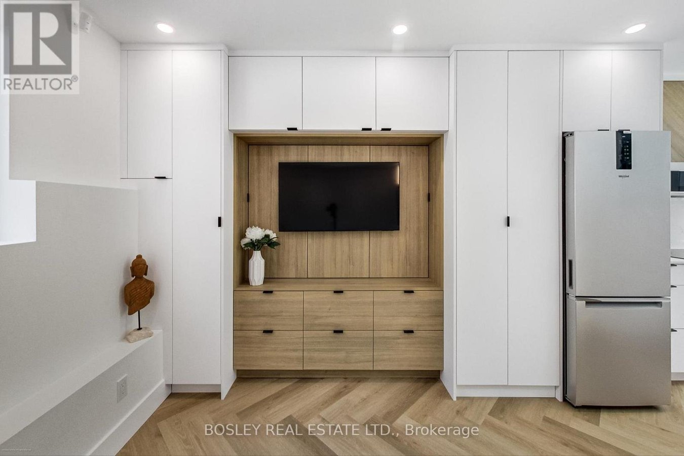 13R MANSFIELD AVENUE - Photo 15