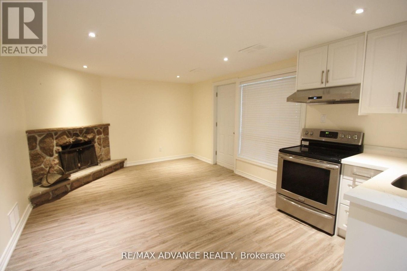LOWER - 33 CARLUKE CRESCENT - Photo 1