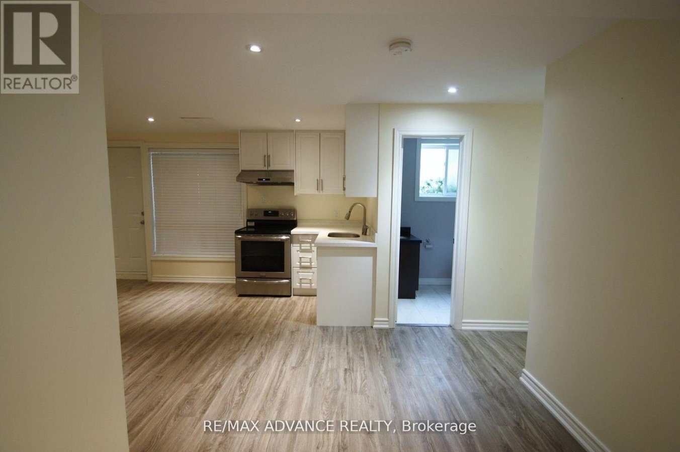 LOWER - 33 CARLUKE CRESCENT - Photo 3