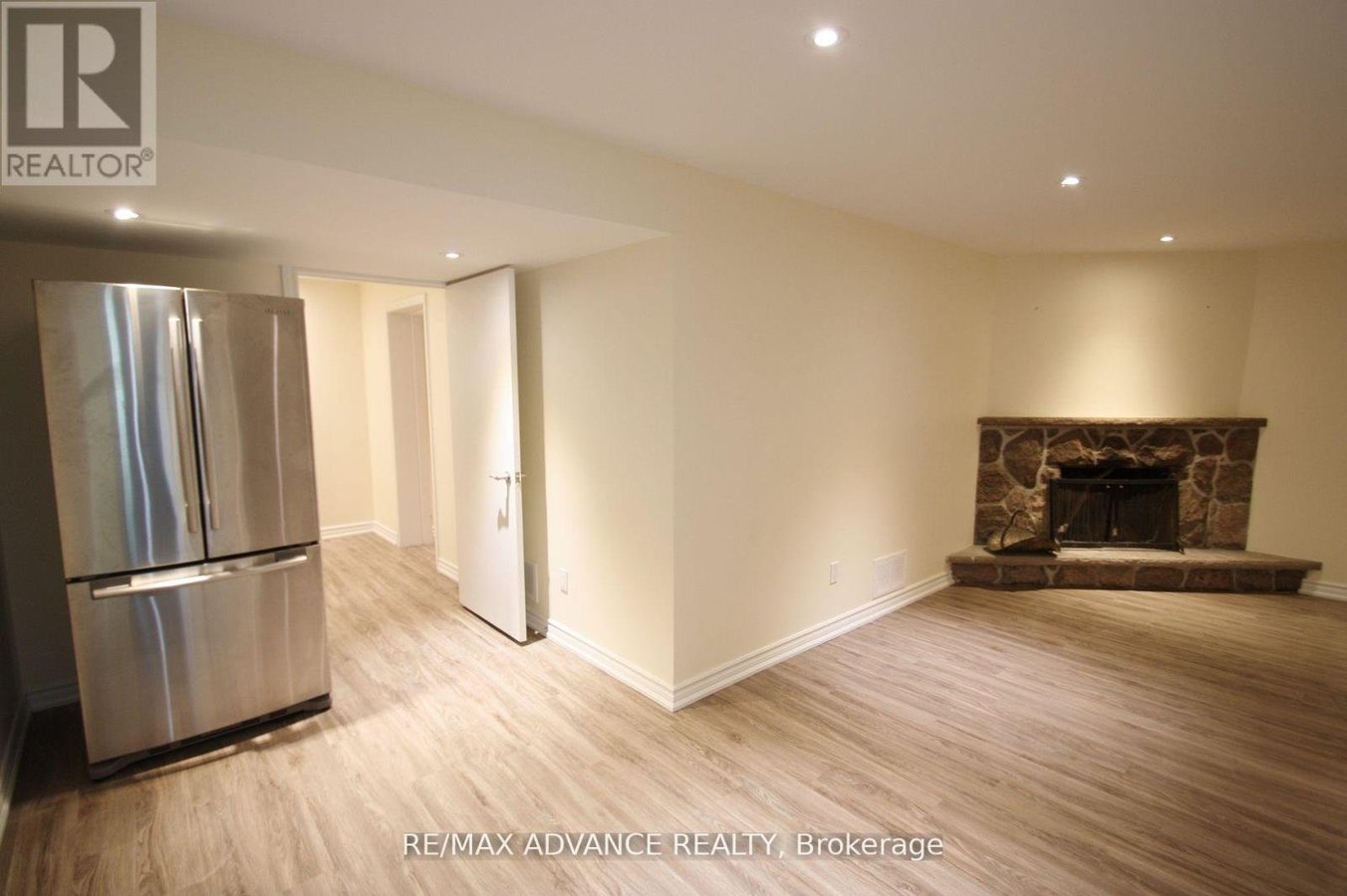 LOWER - 33 CARLUKE CRESCENT - Photo 4