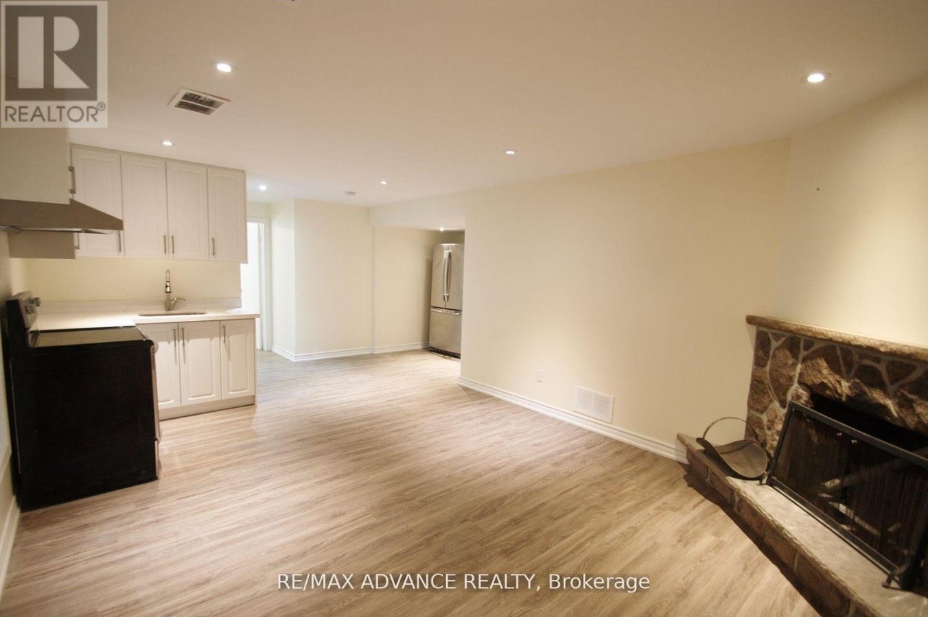 LOWER - 33 CARLUKE CRESCENT - Photo 5