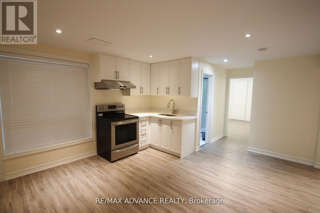 LOWER - 33 CARLUKE CRESCENT - Photo 8