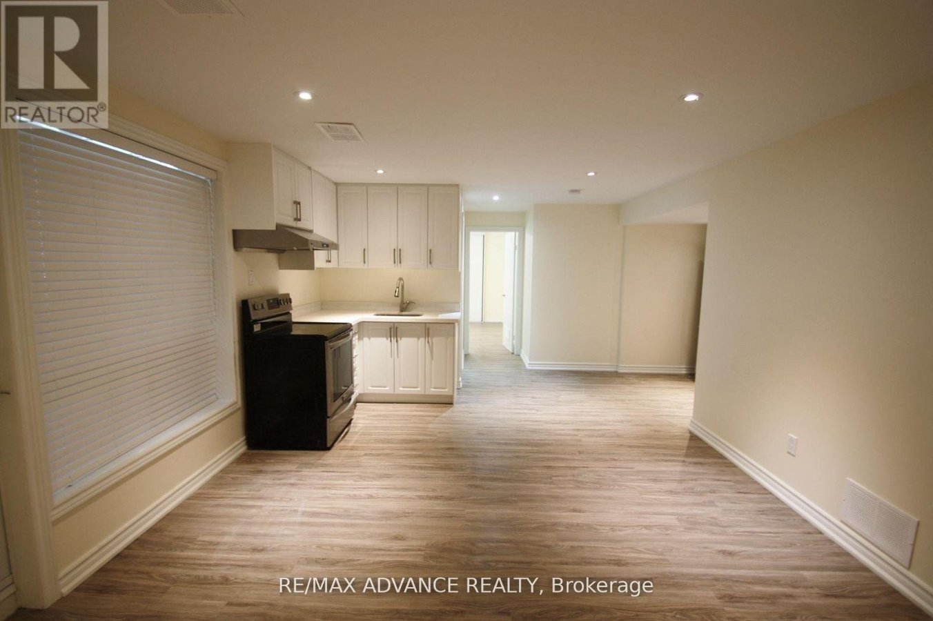 LOWER - 33 CARLUKE CRESCENT - Photo 9